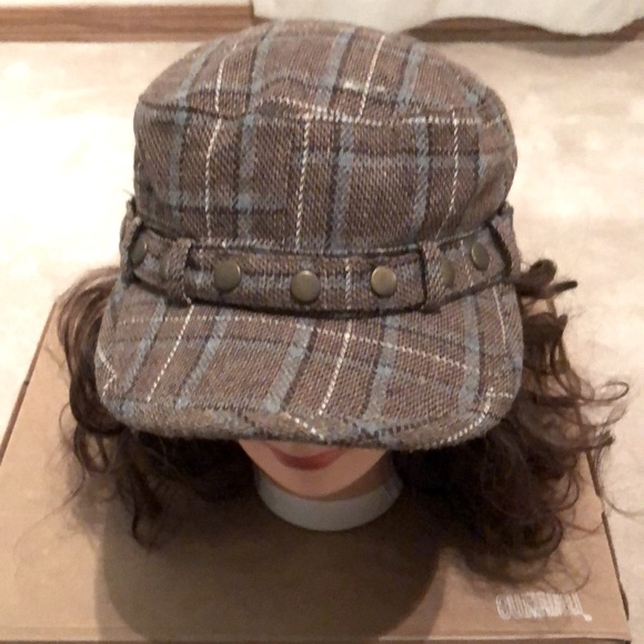 Winter Hat. - Picture 2 of 4